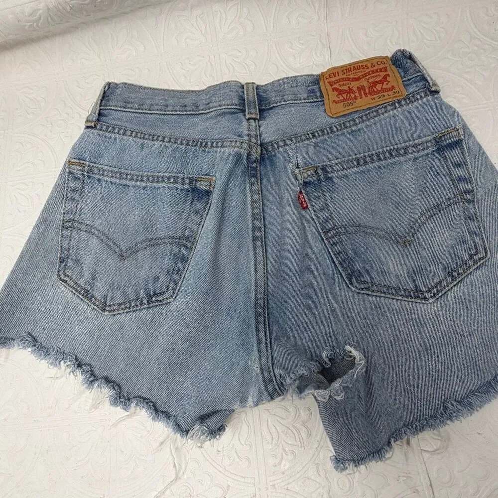 Levi’s Blue Distressed Mid Rise 505 Cut Off Frayed Denim Shorts Size 29x30